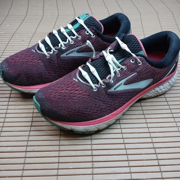 Brooks Woman's Ghost 11 1202771B017 Red Running Shoes Sneakers Size 10.5M. Toe c - Picture 1 of 10